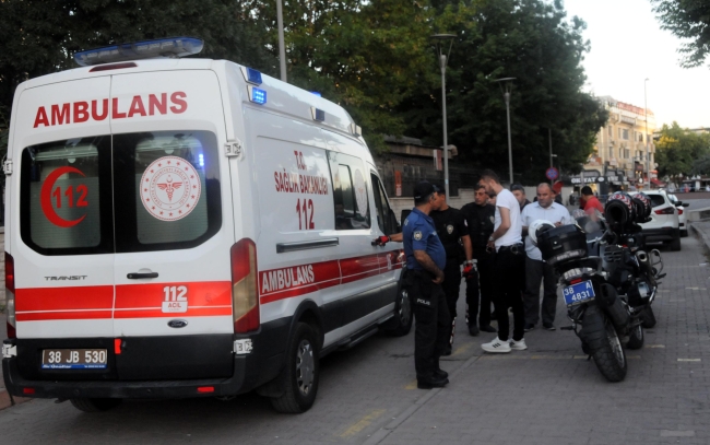 Tartıştığı adamı sokak ortasında silahla vurdu