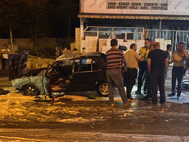 Seyir halindeki otomobil alev topuna döndü