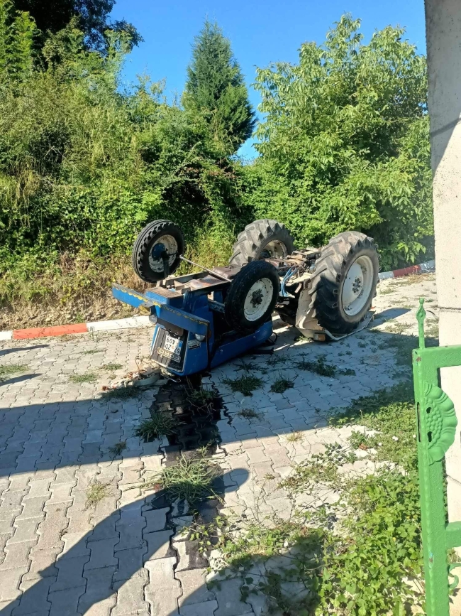 Zonguldak'ta traktör takla attı!