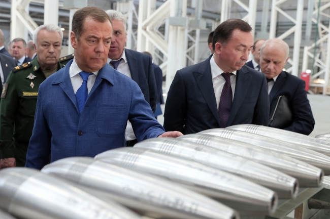 Medvedev korkutan 'Nükleer silah' açıklaması