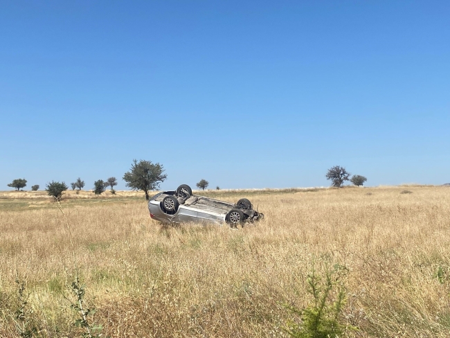 Önce takla attı sonra ters döndü!