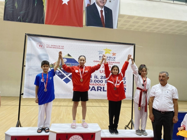 Yunusemreli Aleyna'dan gümüş madalya