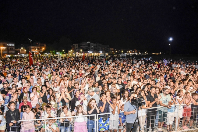 Samida, Karacabeylilere unutulmaz bir gece yaşattı