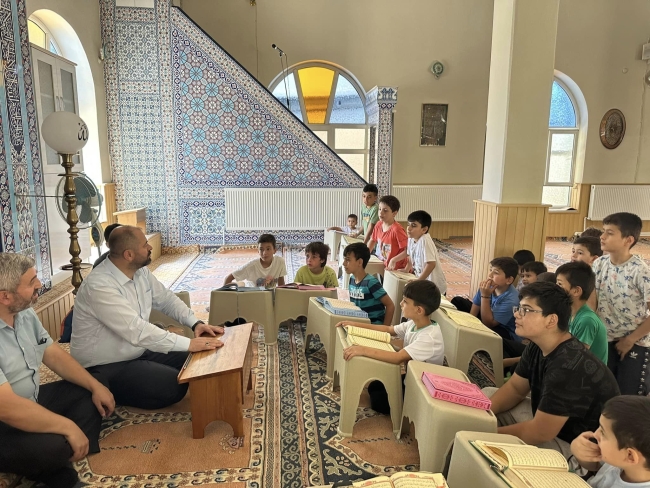Kur'an kursu öğrencilerine dondurma ikramı