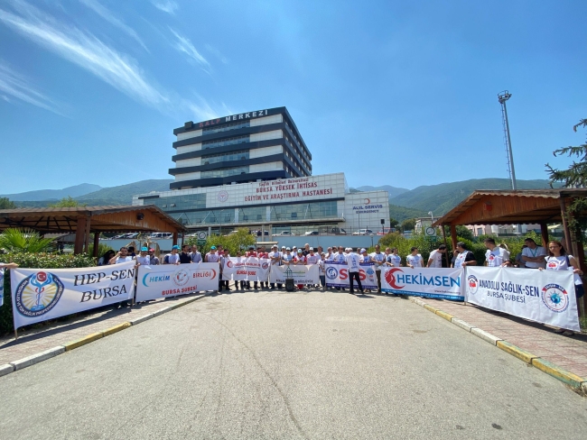 Bursa'da sağlık çalışanları iş bıraktı!
