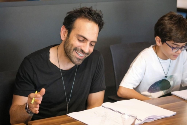 Yaren Leylek ve Adem Amca film oluyor