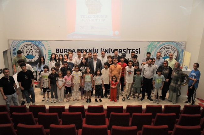 Bağımlılık tiyatro ile anlatıldı
