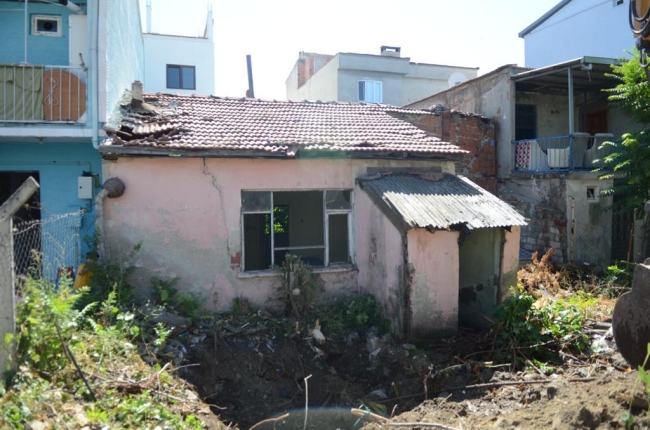 Osmangazi'de metruk binalar yıkılıyor