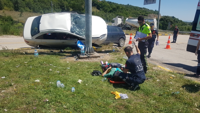 Karabük’te 2 otomobil çarpıştı