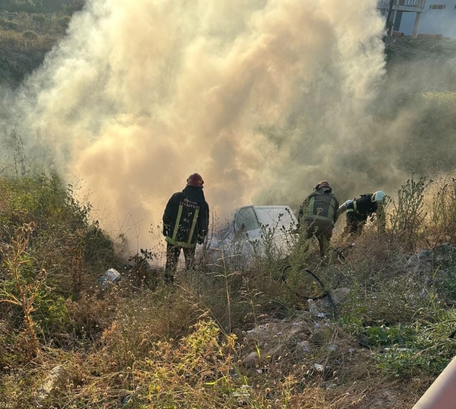 Bursa'da şarampole uçtu, alev topuna döndü! 2 yaralı