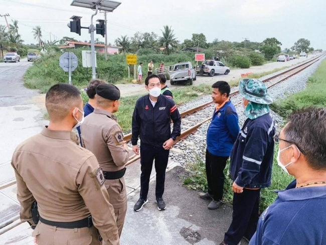 Tayland'da yük treni kamyonete çarptı: 8 ölü