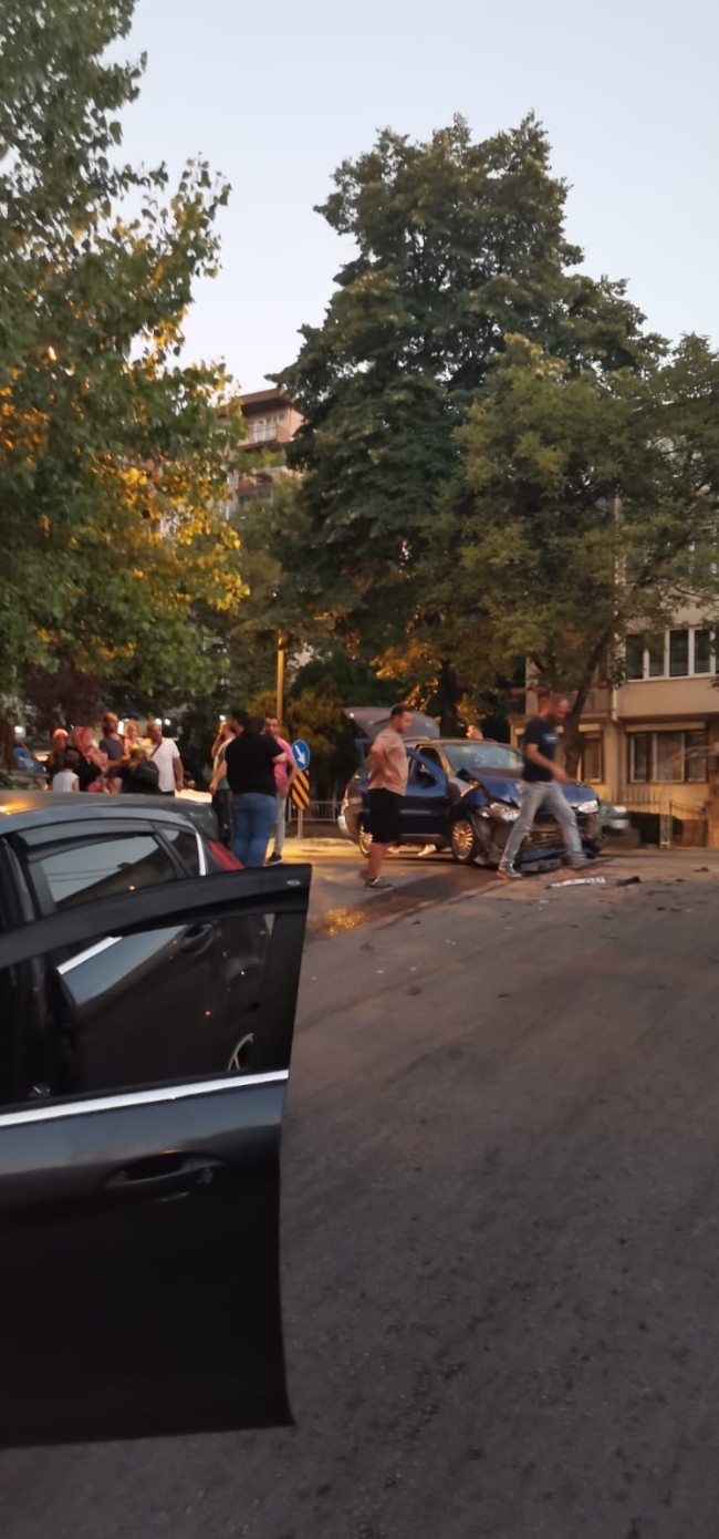 Bursa'da yine aynı kavşak, yine kaza!