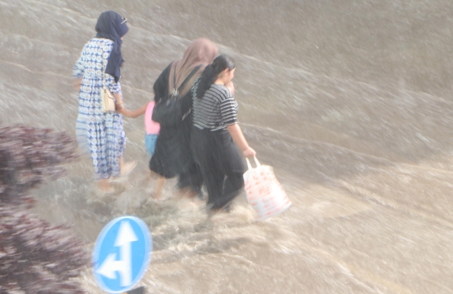 O ilimizde yollar göle döndü