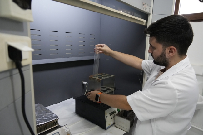 Gemlik Belediyesi’nin yaprak, toprak ve su analizi laboratuvarı ilçedeki çiftçiye rehber oldu