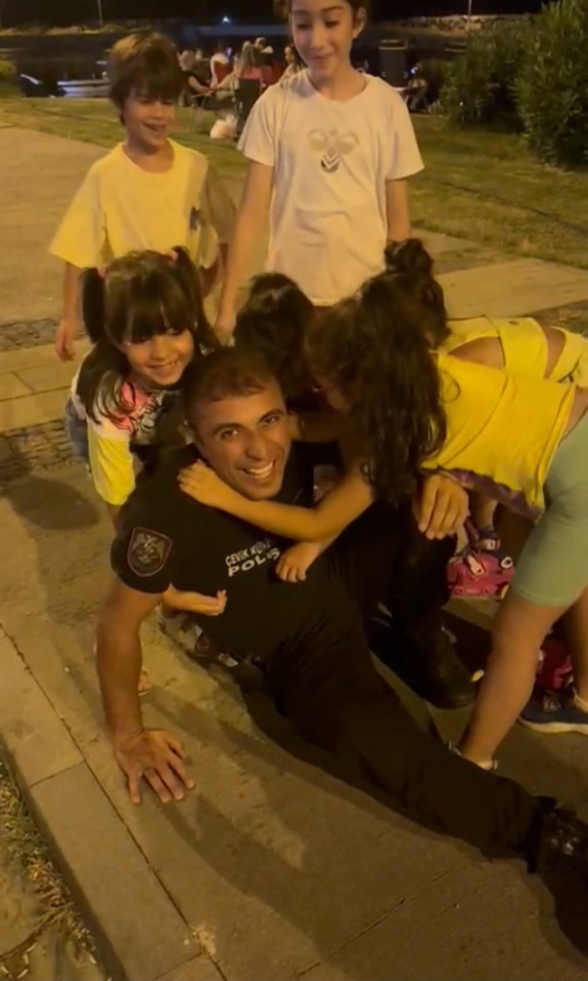 Çocukların polis sevgisi