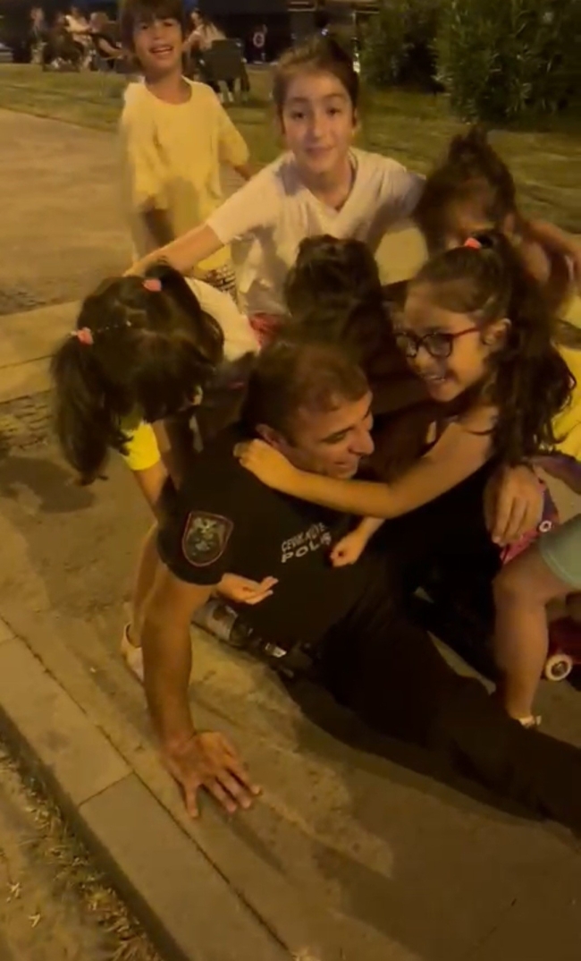 Çocukların polis sevgisi