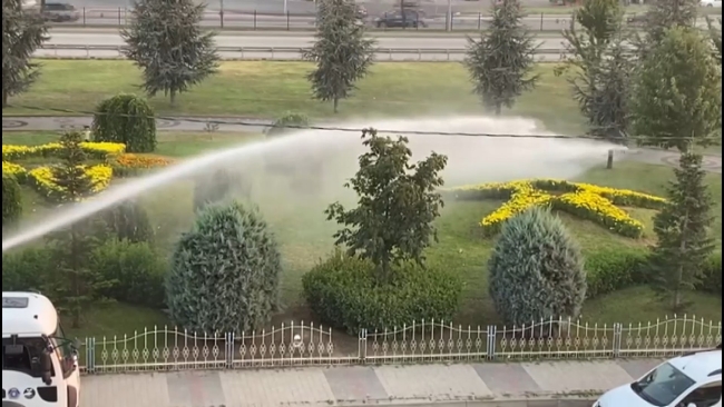 Bursalı çocuklar sıcak havada böyle serinledi