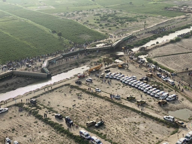 Pakistan’daki faciada can kaybı 30’a yükseldi