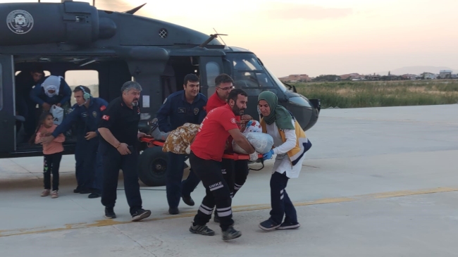 Hamile kadın helikopterle hastaneye ulaştırıldı