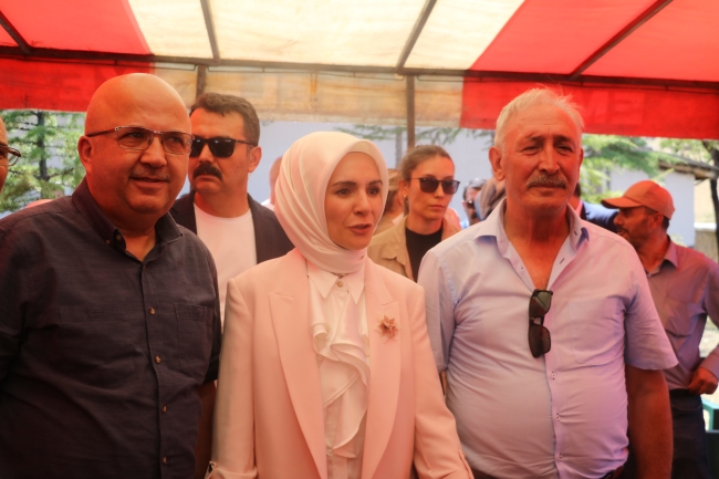 Bakan Özdemir’i gören akrabası gözyaşlarını tutamadı
