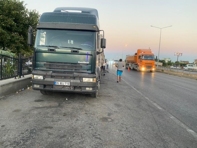 Bursa'da TIR'a çarpan otomobil 4 kişiye mezar oldu