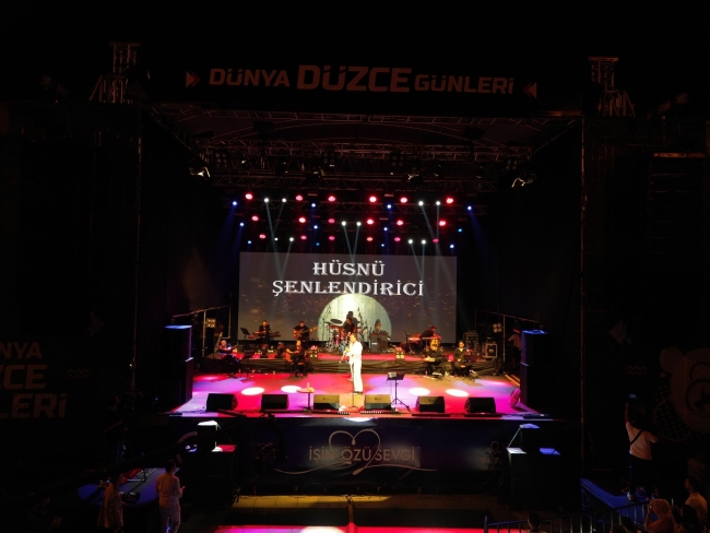 Hüsnü Şenlendirici klarnetini Düzce’de konuşturdu