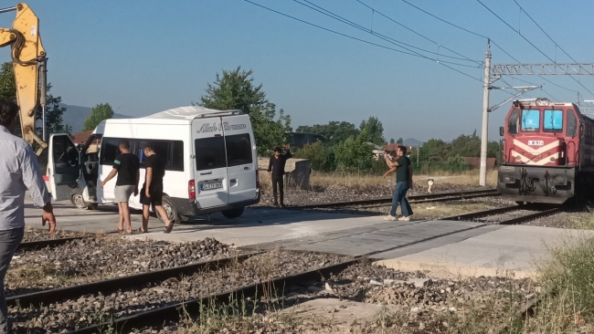 TCDD yolları hemzemin geçidinde kaza