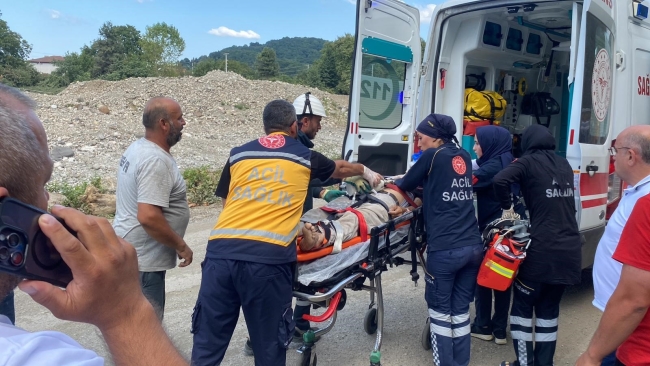 Düzce'de elektrik hattı çeken 2 işçi akıma kapıldı