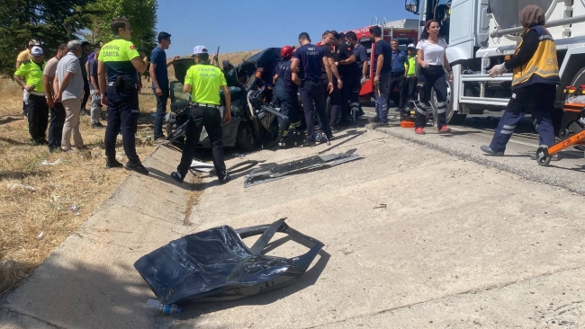 Cenaze dönüşü kaza: 1 ölü, 3 yaralı
