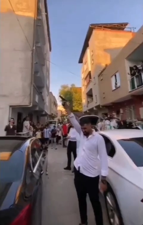 Bursa'da düğün magandaları arka arkaya ateş açtı!