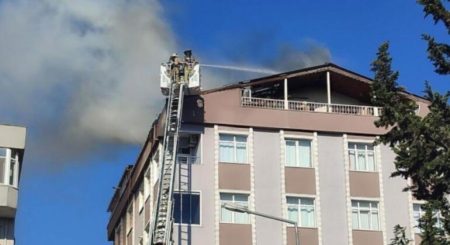 Ağabeyinin kendisine 'tuşlu telefon' aldığı için kızarak evi yaktı!