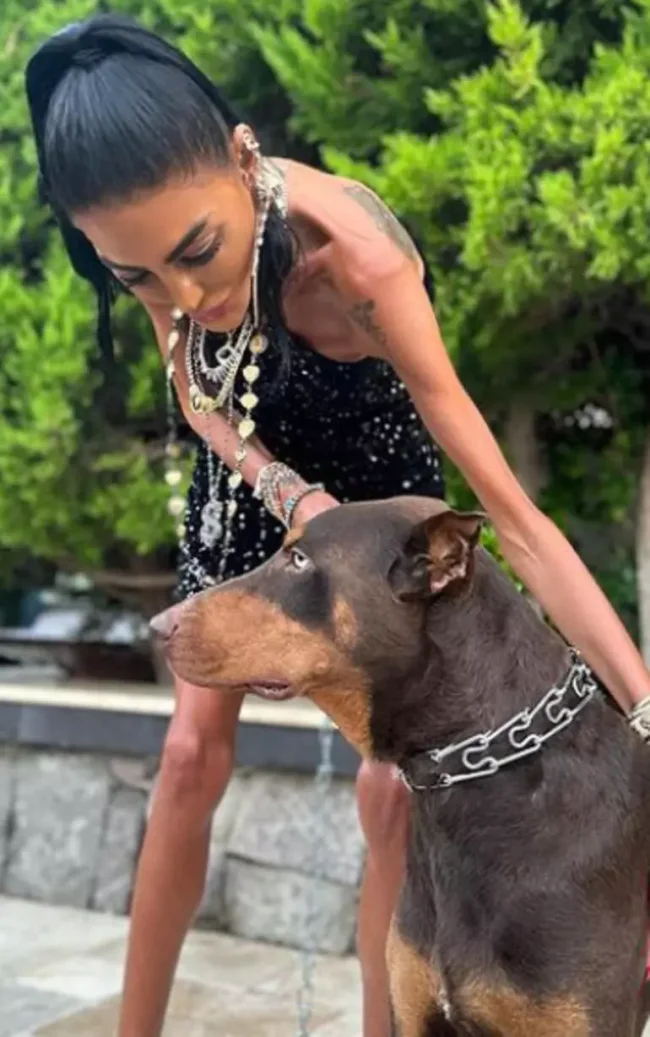 Süreyya Yalçın'dan köpeğiyle poz verdi
