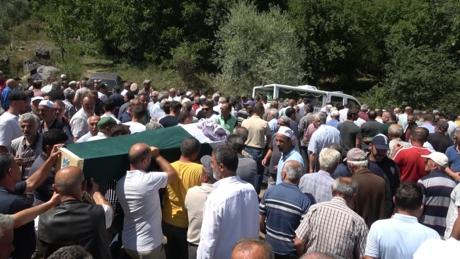 Acı son! 'O ölürse ben de ölürüm' dedi, yan yana defnedildi