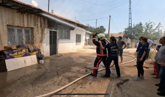 Müstakil evden dumanlar yükseldi