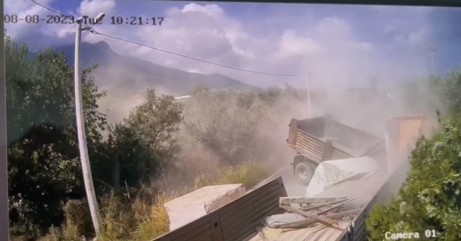 Bursa'da kamyon ile TIR çarpıştı! 2 ağır yaralı
