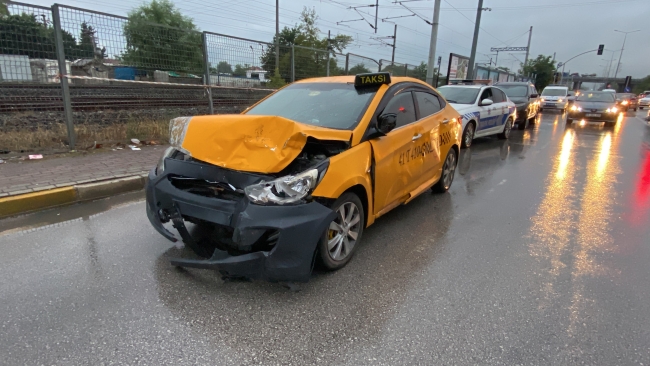 Kocaeli'de trafik kazası: 4 yaralı