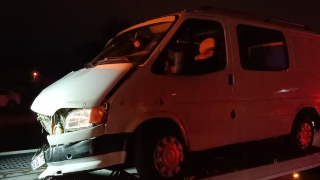 Bolu'da minibüs ile otomobil çarpıştı: 2 yaralı
