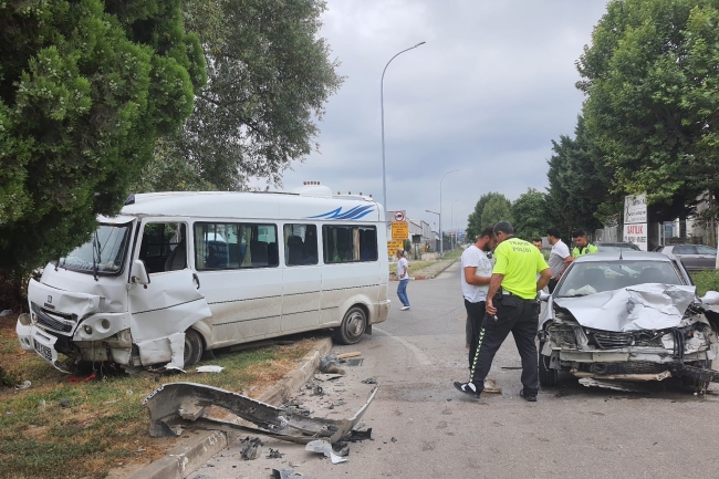 Bursa'da feci kaza! Yaralılar var