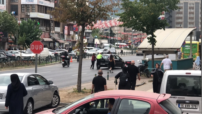 Bursa'da trafik polisi vatandaşların takdirini kazandı