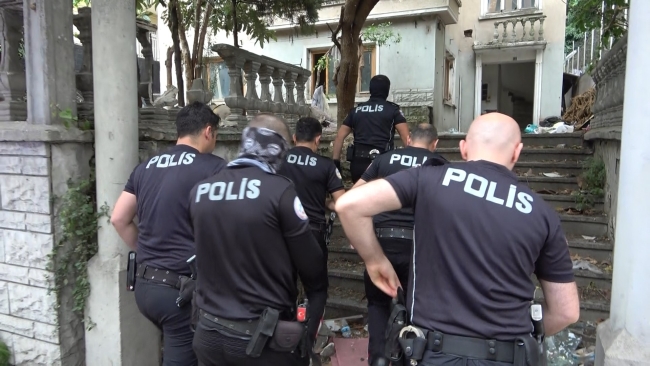 Bursa'da metruk evlere operasyon! Şüpheliler yakalandı