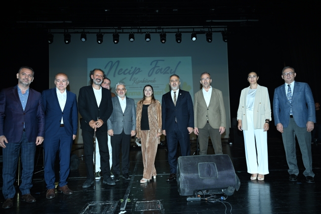 Üstat Necip Fazıl, şiirleriyle anıldı