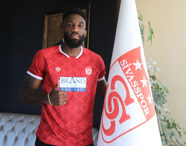 Aaron Appindangoye 1 yıl daha Sivasspor’da