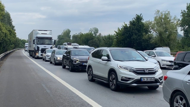 İstanbul'da zincirleme trafik kazası: 3 yaralı