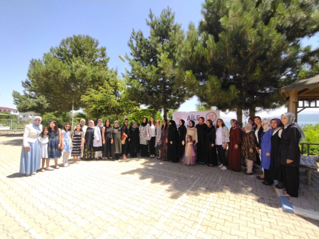Tatvan’da ADEM kursiyerlerine sertifika töreni düzenlendi