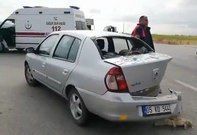 Kavşakta kaza: 3 araç çarpıştı