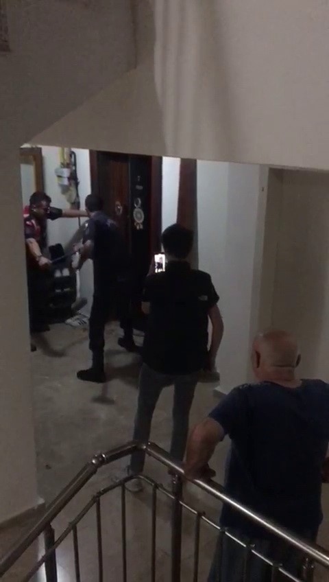 Cinnet geçirip anne ve anneannesini baltayla parçaladı!