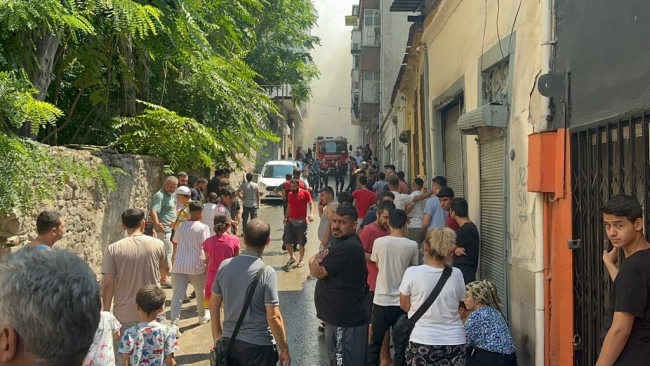 İzmir’de korkutan atölye yangını
