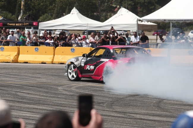 Türkiye’nin en iyi drift sürücüleri Bursa'da yarıştı