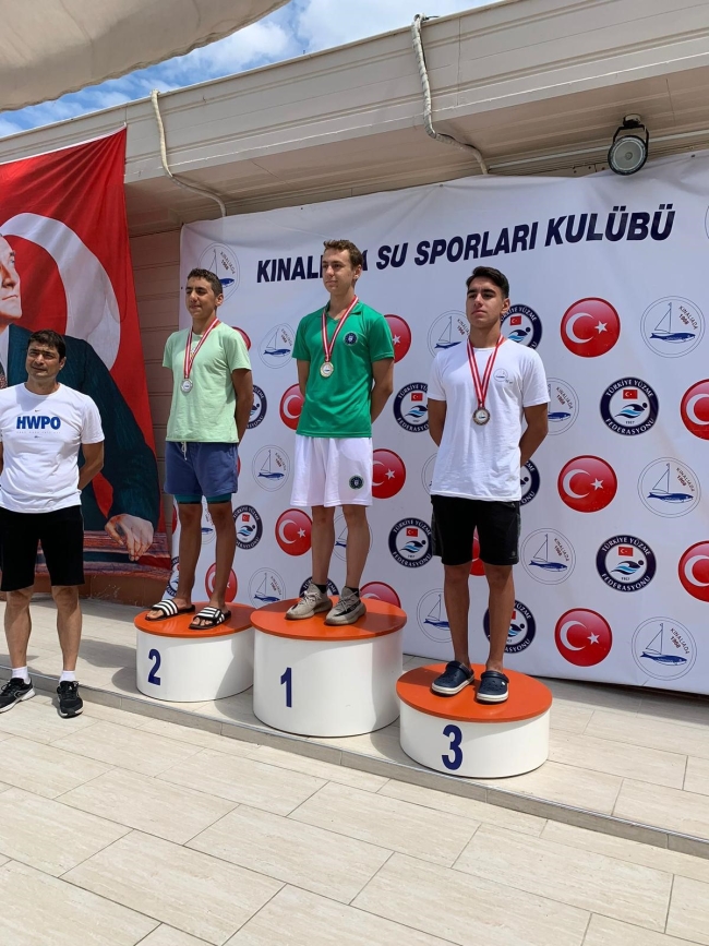 Özgür Yonca madalyaları topladı