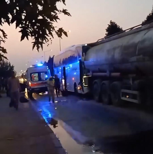 Yolcu otobüsü tankere çarptı: 21 yaralı